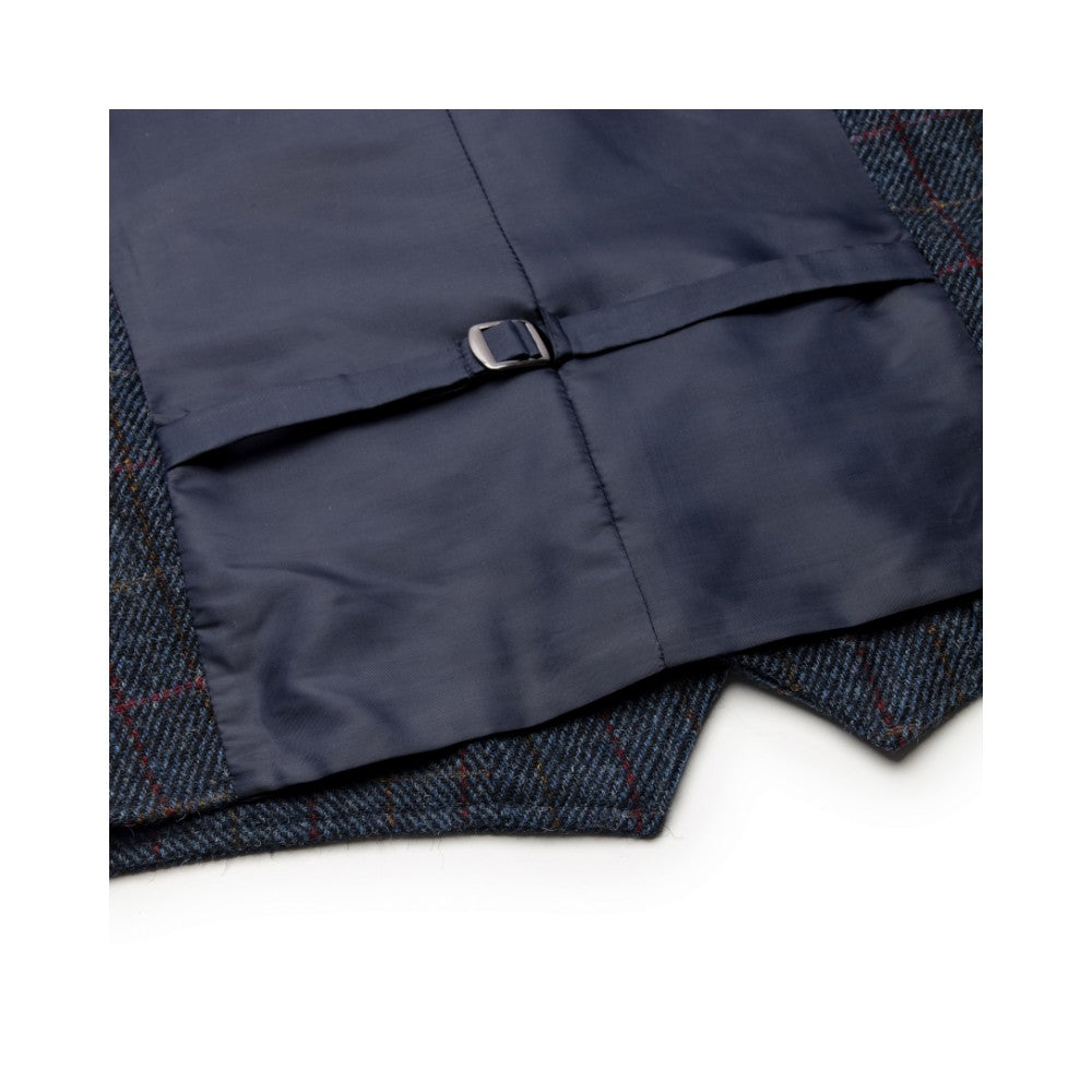 Liivin ulkokangas on 100% villaa ja vuori sekä selkäosa 100% polyesteriä.