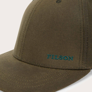 Filson Logger Cap Oil Finish Tin Cloth lippalakki, oliivinvihreä, logo