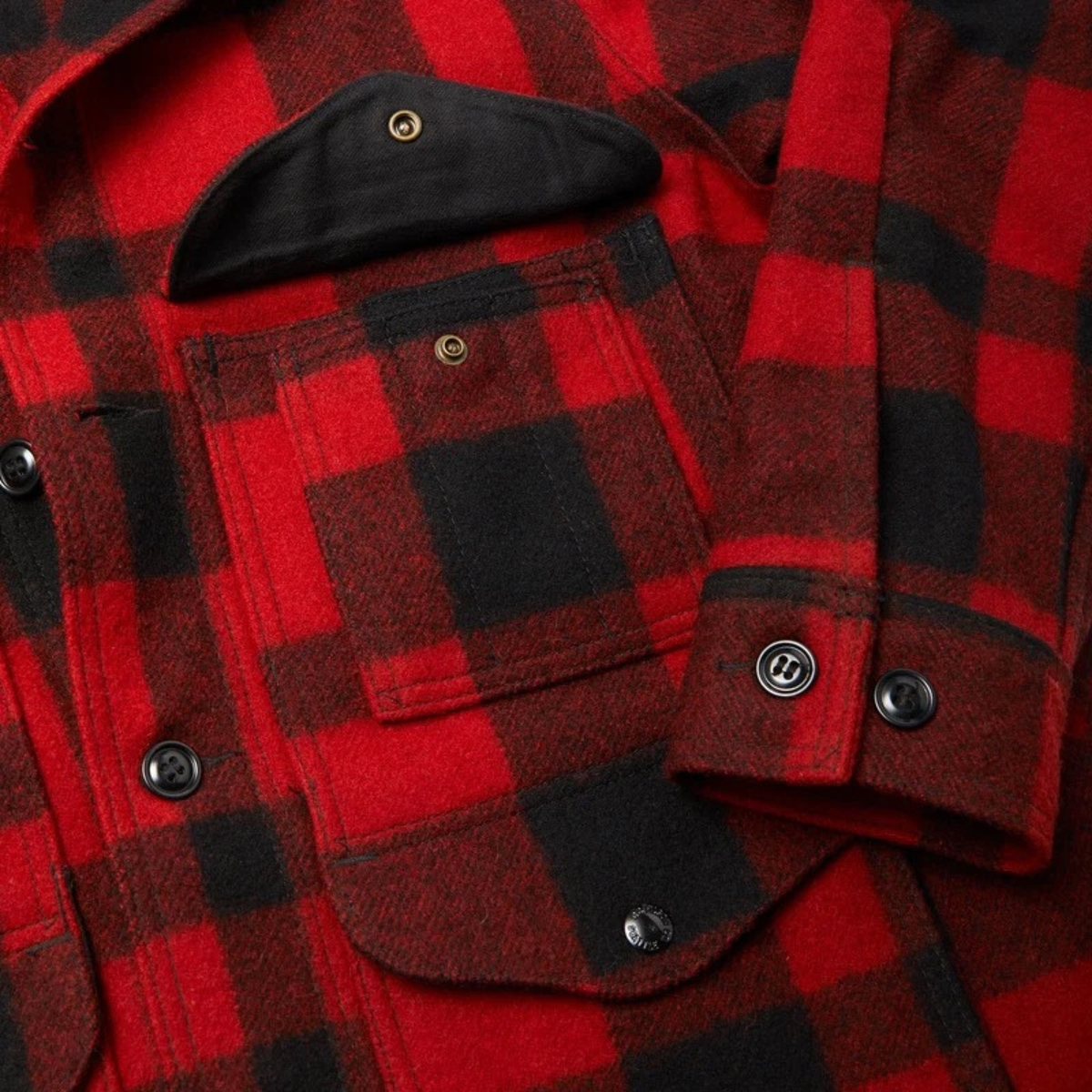 Filson Mackinaw Cruiser 26oz Wool miesten takki, punamustaruudullinen
