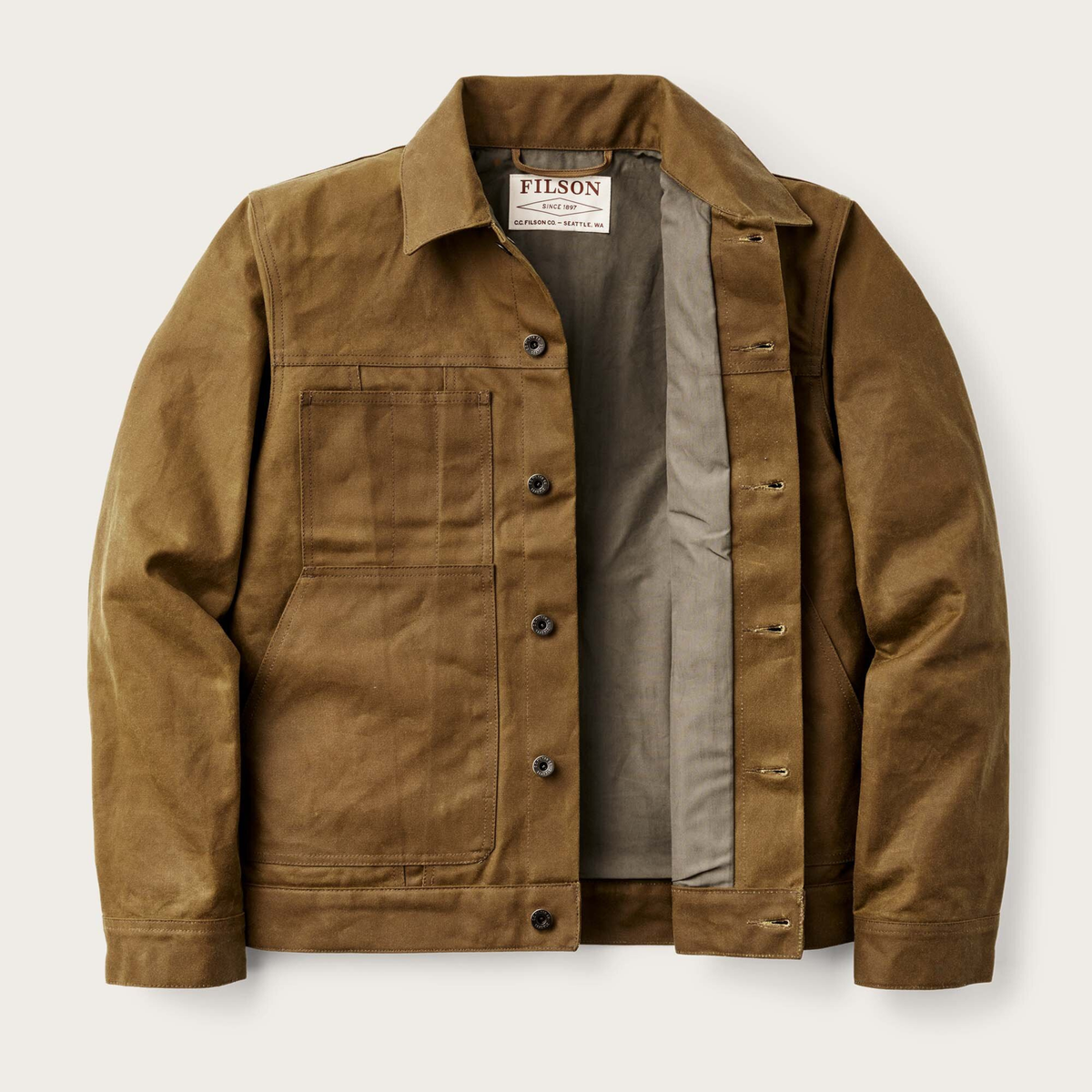 Filson Tin Cloth Short Lined Cruiser miesten takki, ruskea. aukinaisena kuvatuna.