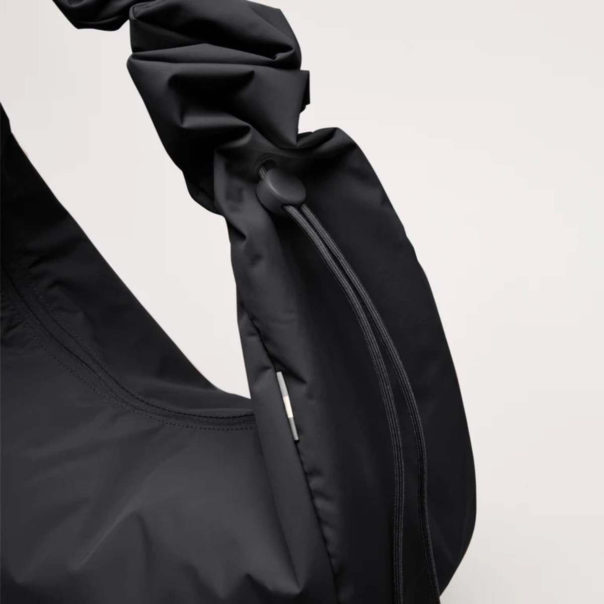 Got Bag Moon Bag Ruffle olkalaukku, musta