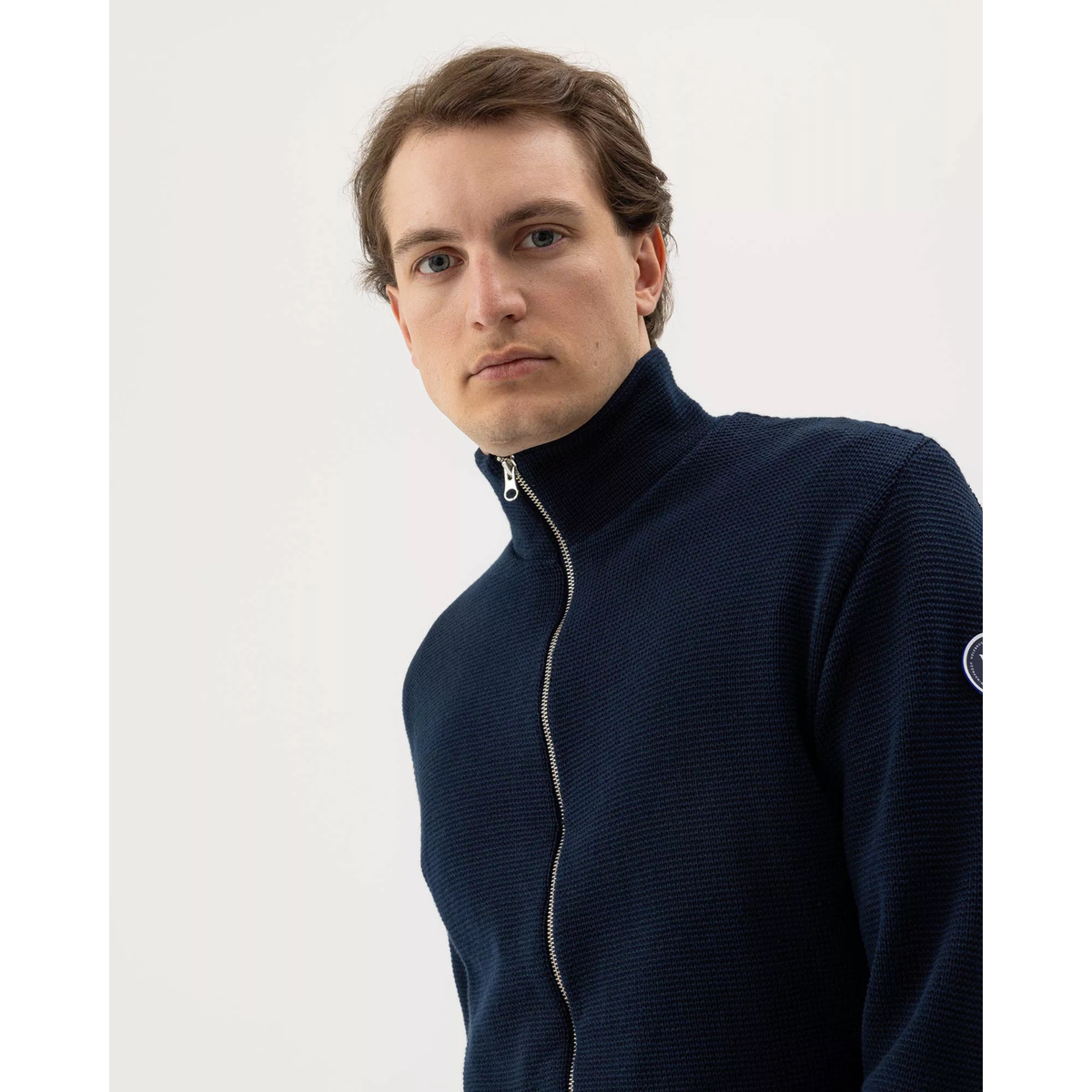 Holebrook Albrekt Fullzip WP miesten tuulenpitävä puuvillaneuletakki, navy, kaulausta kuvattuna.
