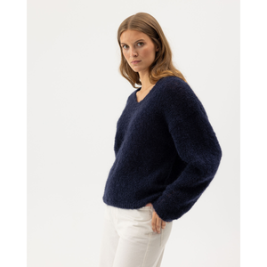 Holebrookin pehmeä pörröneule sivusta päin kuvattuna.