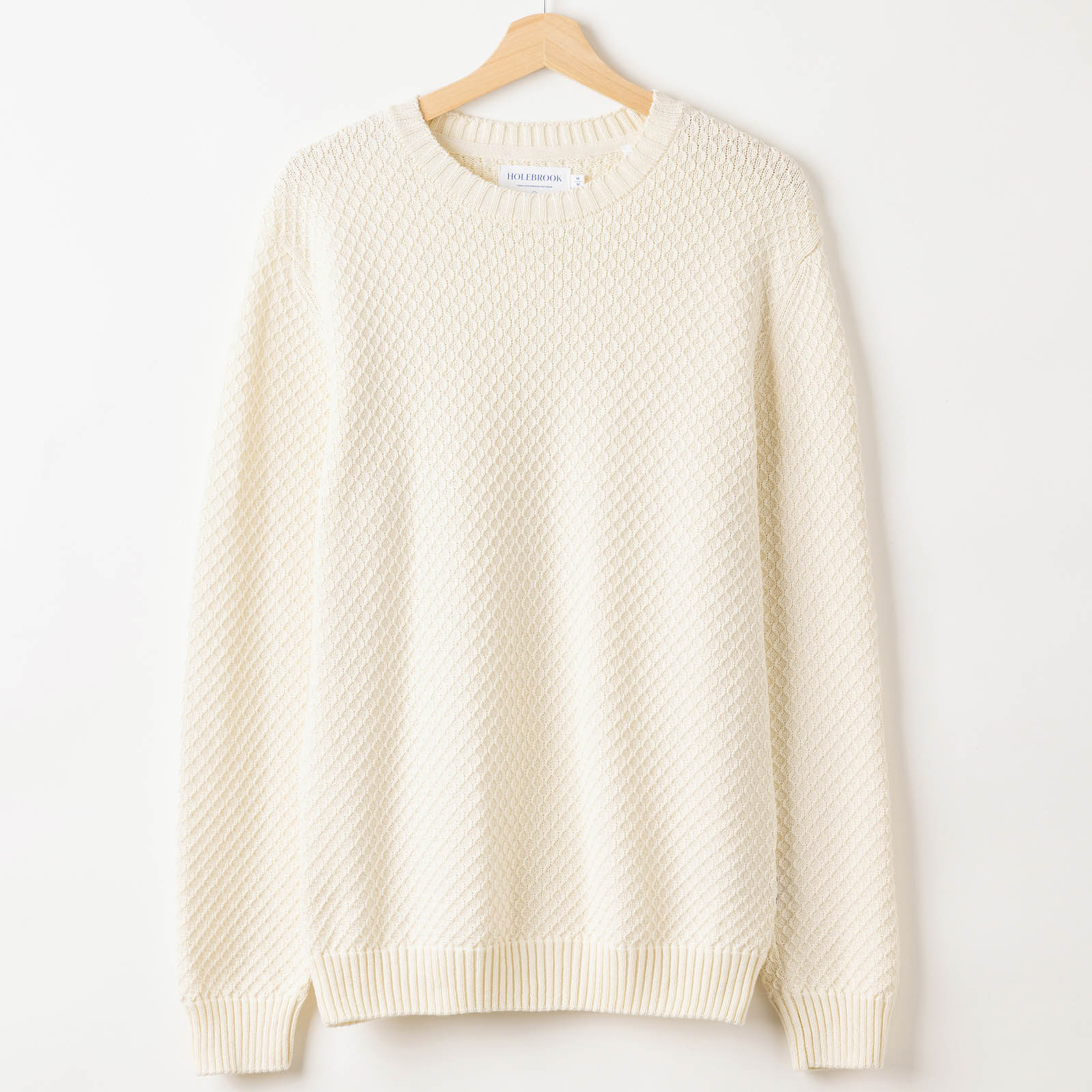 Kuvassa on miesten luonnonvalkoinen Holebrook Theo puuvillaneule.