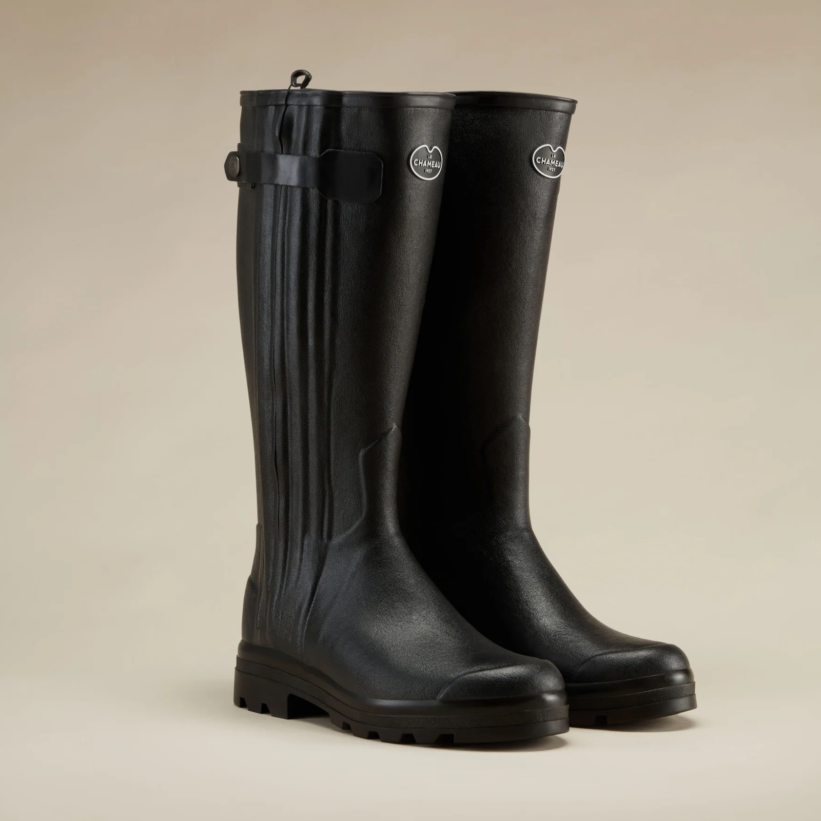 Le Chameaun Chasseur -kumisaappaissa on nahkavuori ja vedenpitävä vetoketju sivussa.