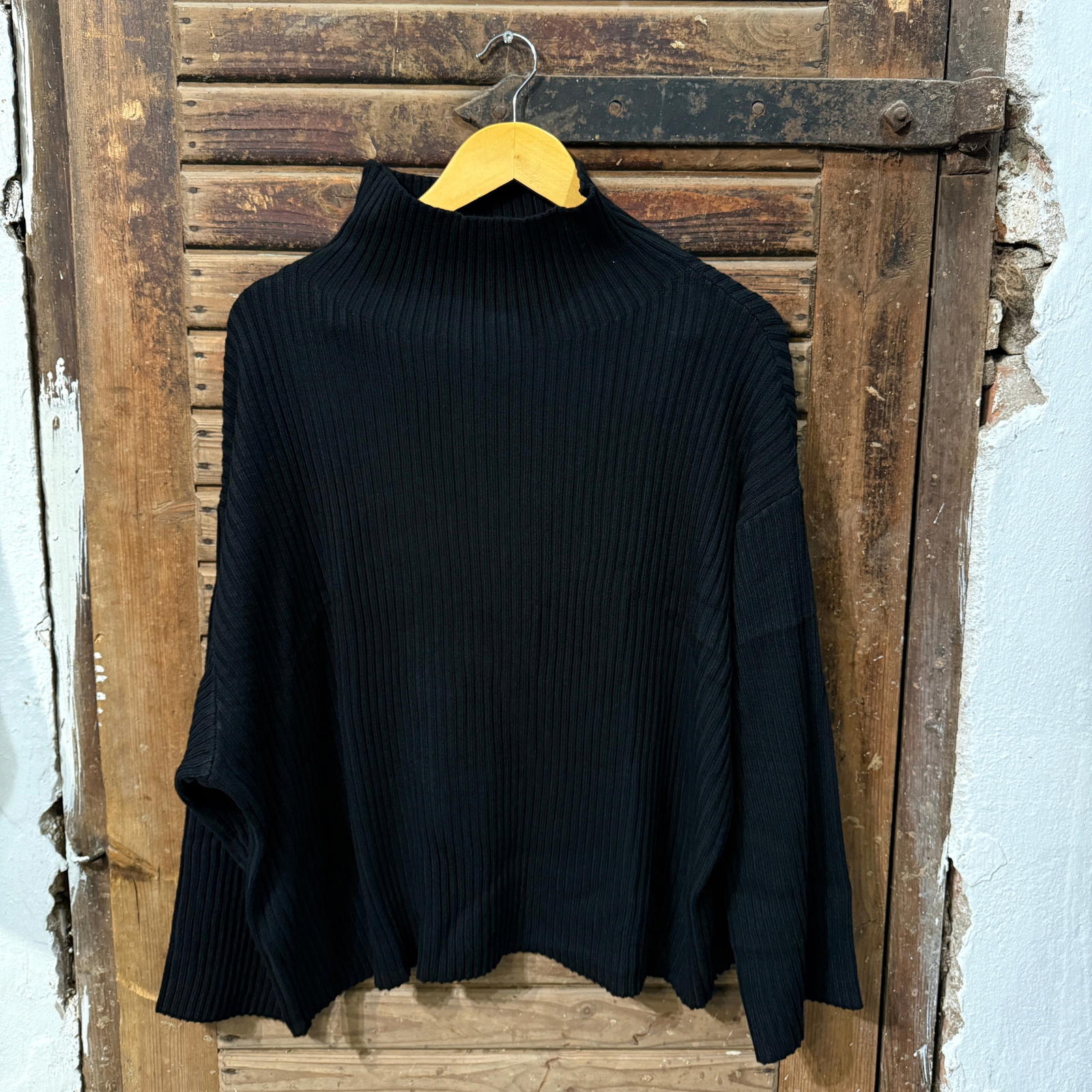 Movesgood Twinny Sweater naisten neule, musta