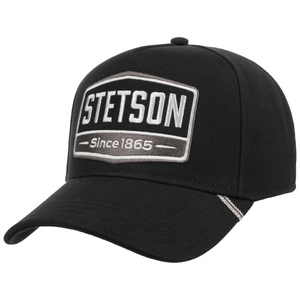 Stetson Trucker Cap 1865 musta lippis etuviistosta, valkoharmaa Stetson Since 1865 -merkki ja kaareva lippa.