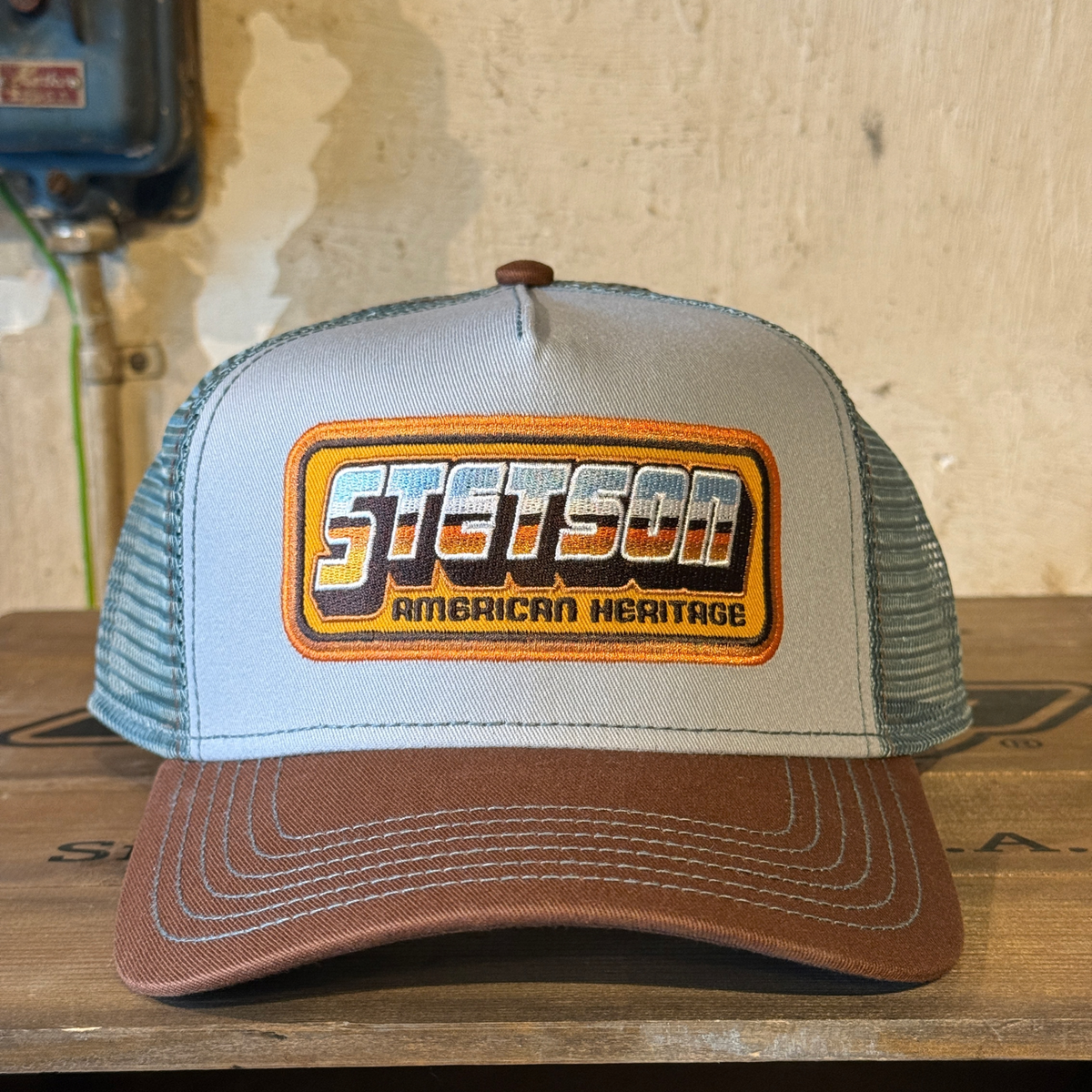 Stetsonin upea trucker cap, jossa näyttävä American Heritage brodeeraus.