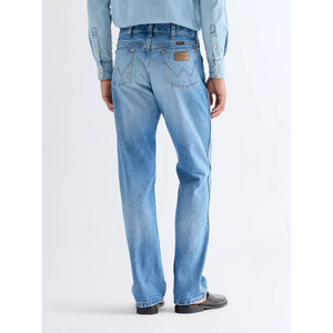 Wrangler 13MWZ Jetstream miesten farkut, takaalta kuvattuna.
