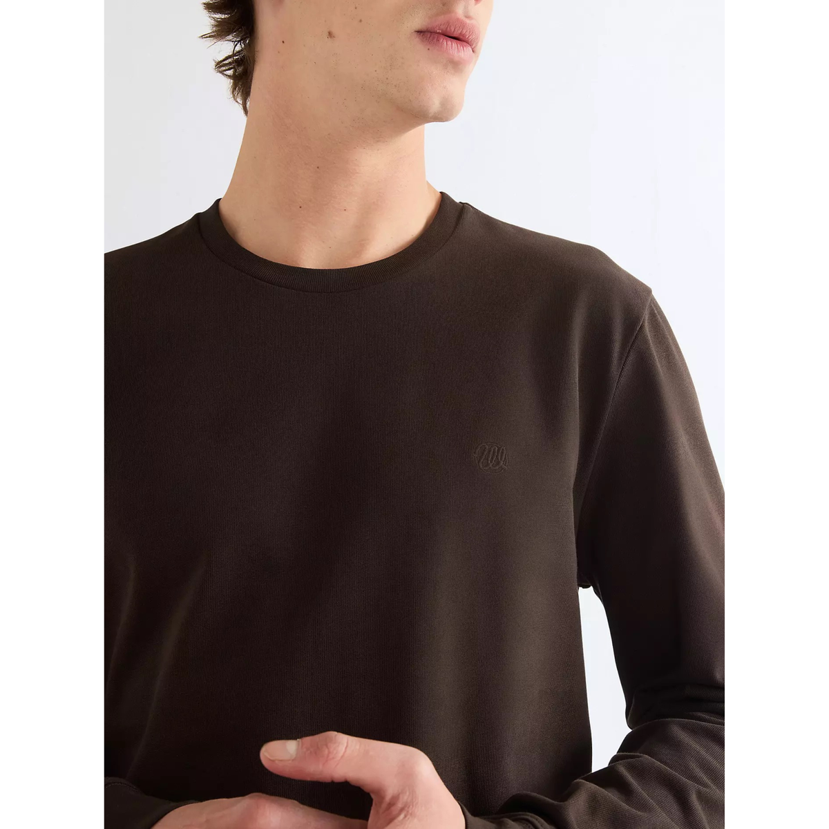 Wrangler LS Tee pitkähihainen t-paita, suklaanruskea, rinnastauvattuna.