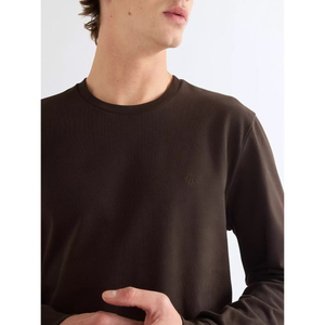 Wrangler LS Tee pitkähihainen t-paita, suklaanruskea, rinnastauvattuna.